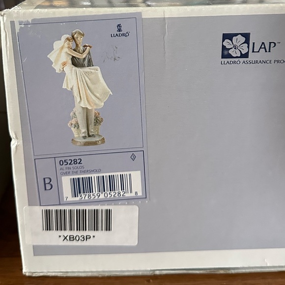 *NIB* LLADRO Over the Threshold Figurine in Original Box NEW/EXCELLENT CONDITION - Picture 2 of 8